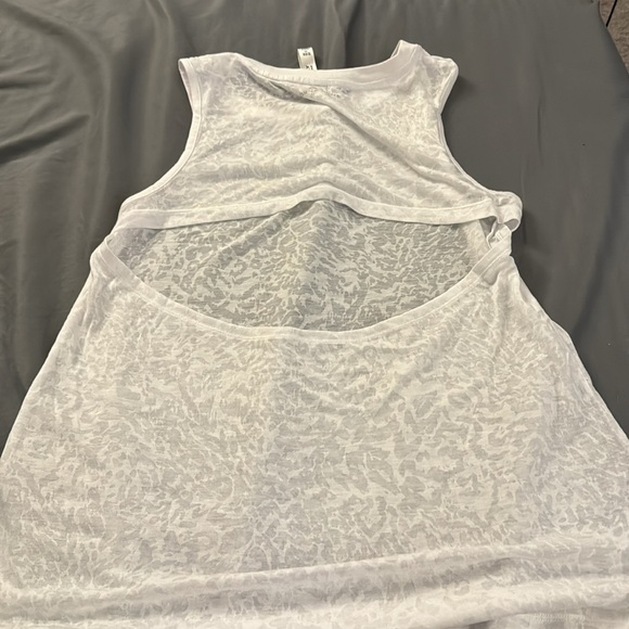 Lorna Jane Tank - Picture 2 of 4